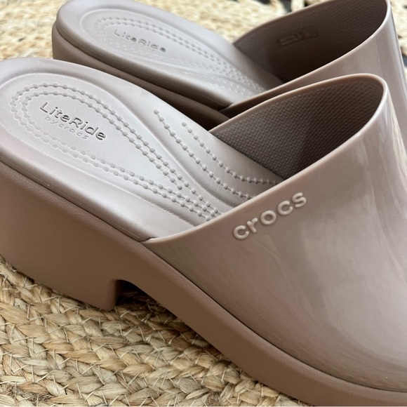 Crocs Brooklyn High Shine Slide Heel Latte Tan Women's size 10 - Picture 5 of 7
